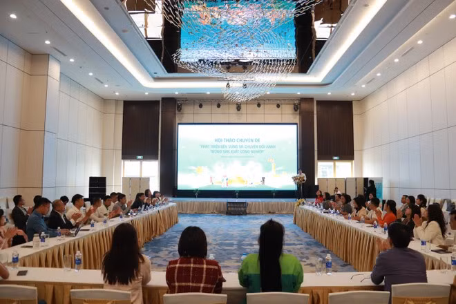 Hội thảo chuyên đề về “Phát triển bền vững và chuyển đổi xanh trong sản xuất công nghiệp”. (Ảnh: PV/Vietnam+)