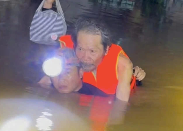 Mưa lũ gây nhiều thiệt hại về người, tài sản ở các tỉnh miền Trung. ẢNH: DŨNG NGUYỄN QUÂN Mưa lũ gây nhiều thiệt hại về người, tài sản ở các tỉnh miền Trung. ẢNH: DŨNG NGUYỄN QUÂN