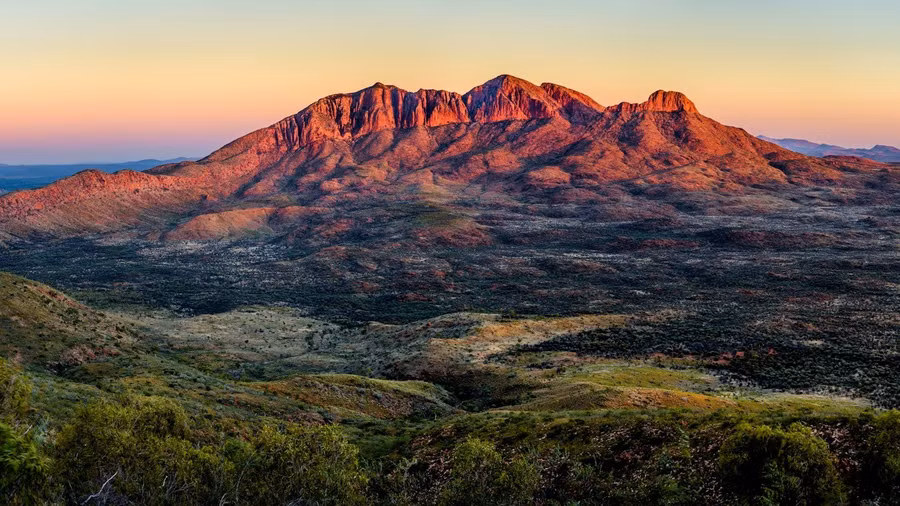 Dãy núi Ikara-Flinders sở hữu vẻ đẹp siêu nhiên, khác biệt hoàn toàn so với bất kỳ nơi nào khác ở vùng hẻo lánh nước Úc.