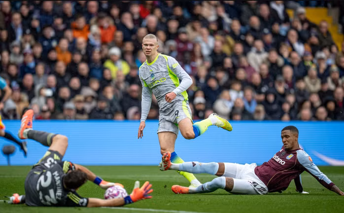 Erling Haaland có những cơ hội ngon ăn nhưng không thể có bàn thắng