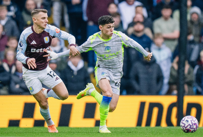 Phil Foden bất lực trong việc tìm kiếm cơ hội gỡ hòa Phil Foden bất lực trong việc tìm kiếm cơ hội gỡ hòa