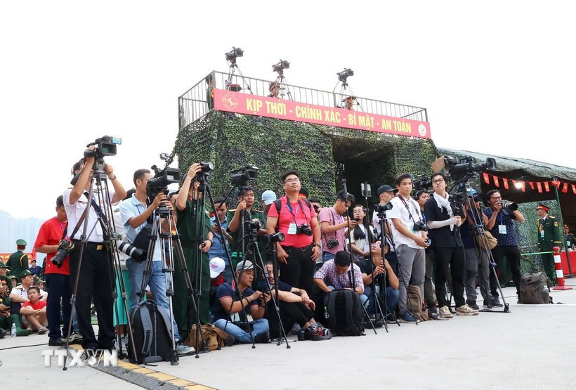 Phóng viên tác nghiệp. (Nguồn: TTXVN) phong-vien-tac-nghiep.jpg