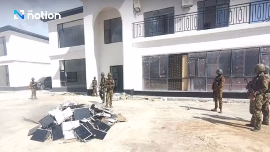 Các thiết bị Starlink trái phép bị thu giữ bên ngoài tòa nhà KK Park. Ảnh: The Nation