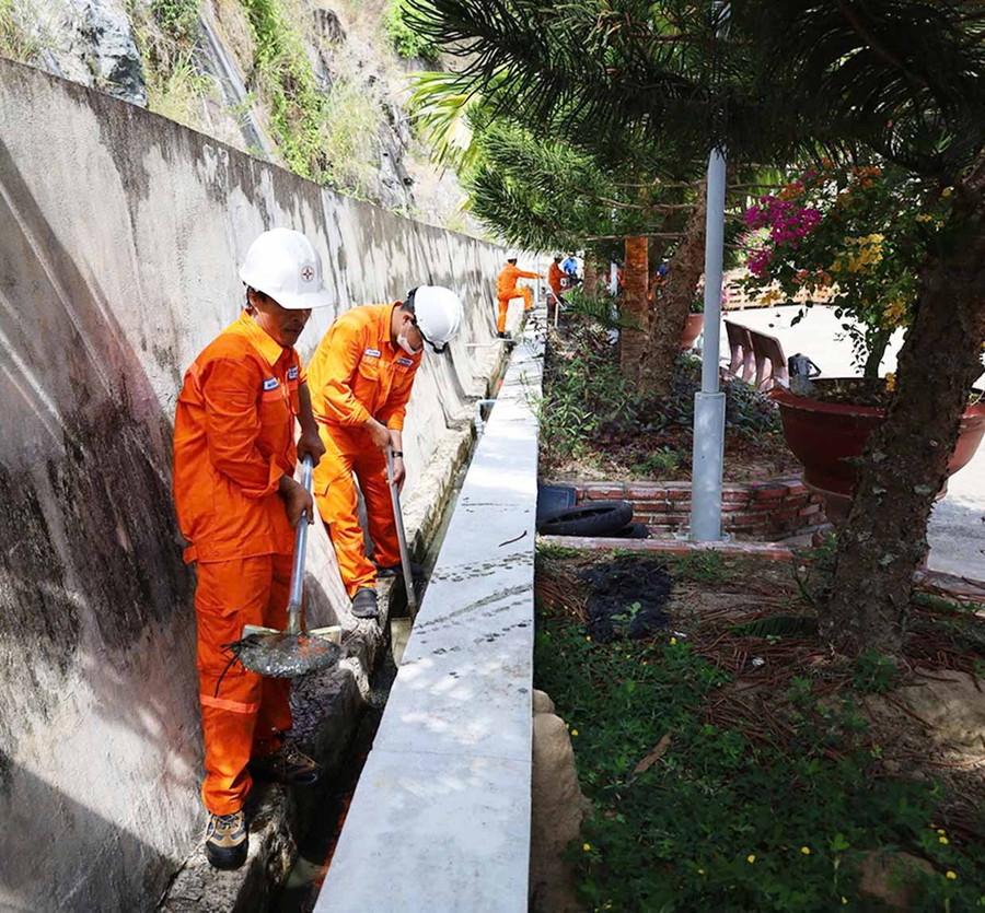 Công ty Thủy điện An Khê-Ka Nak chú trọng kết hợp sản xuất điện an toàn, hiệu quả gắn với bảo vệ môi trường và gìn giữ hệ sinh thái bền vững. Ảnh: Hồng Nhung Công ty Thủy điện An Khê - Ka Nak chú trọng kết hợp sản xuất điện an toàn, hiệu quả gắn với BVMT và gìn giữ hệ sinh thái bền vững.