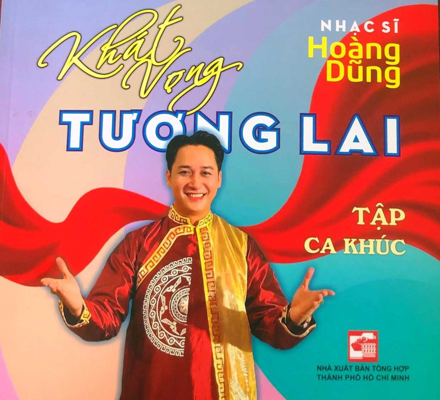 Tập ca khúc Khát vọng tương lai. Ảnh: Đoan Ngọc Tập ca khúc Khát vọng tương lai. Ảnh: Đoan Ngọc