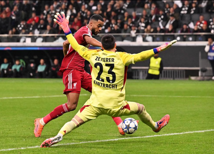 Cody Gakpo xé lưới Frankfurt Cody Gakpo xé lưới Frankfurt