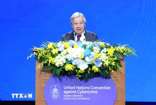 Tổng Thư ký Liên hợp quốc António Guterres phát biểu tại Phiên khai mạc cấp cao Lễ mở ký Công ước Hà Nội. (Ảnh: Phương Hoa/TTXVN) cong-uoc-ha-noi-3.jpg