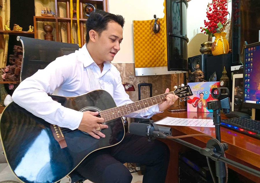 Nhạc sĩ, ca sĩ Hoàng Dũng với những sáng tác gieo tình yêu quê hương. Ảnh: Đoan Ngọc Nhạc sĩ, ca sĩ Hoàng Dũng với những sáng tác gieo tình yêu quê hương.
