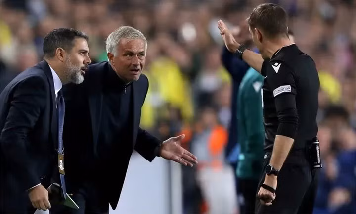 Trọng tài ở Thổ Nhĩ Kỳ từng gây ra nhiều tranh cãi.