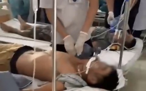 Các bệnh nhân nhập viện trong tình trạng co giật, hôn mê, ngừng thở. Ảnh: Cơ quan chức năng cung cấp