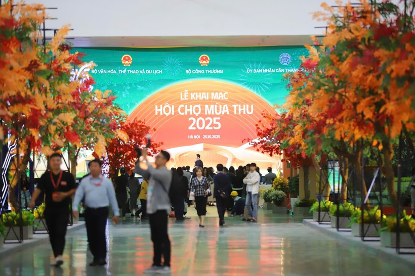 Tối nay 25/10, Hội chợ Mùa Thu lần thứ nhất năm 2025 sẽ chính thức khai mạc. Tối nay 25/10, Hội chợ Mùa Thu lần thứ nhất năm 2025 sẽ chính thức khai mạc.