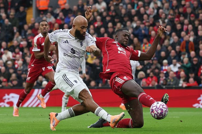 Bàn thua sớm khiến Liverpool chao đảo Bàn thua sớm khiến Liverpool chao đảo