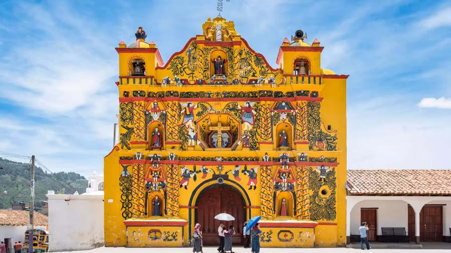 Là thành phố với kiến trúc tuyệt đẹp, lễ hội hấp dẫn, ẩm thực tuyệt vời và ít người qua lại.