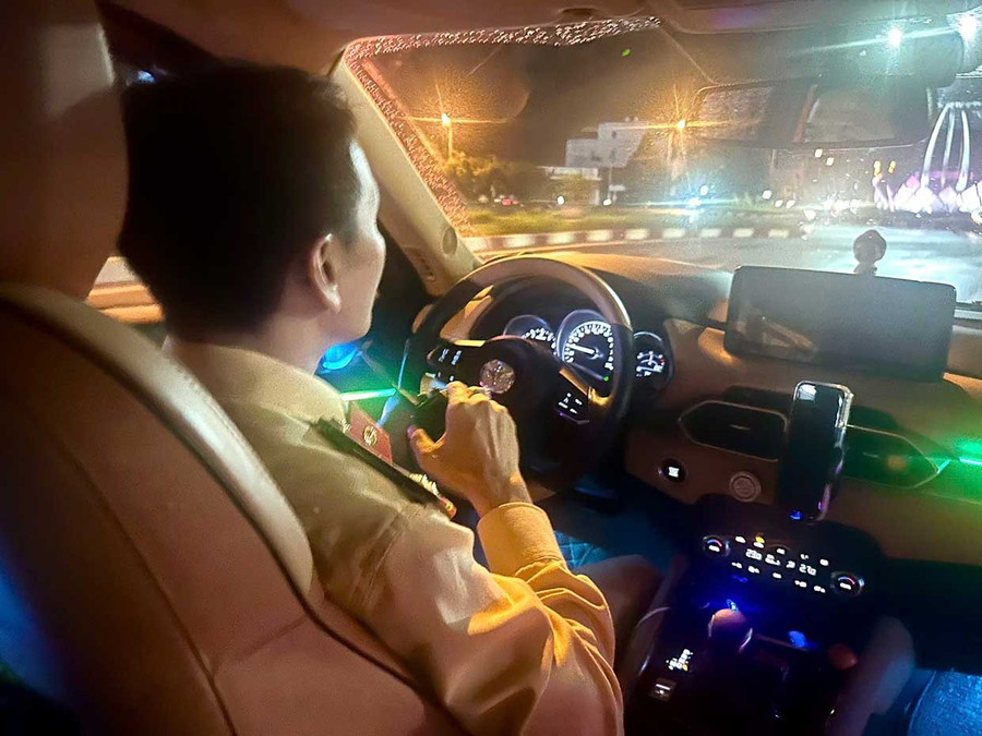 Cảnh sát giao thông mật phục tại những khu vực phức tạp, nhà hàng, karaoke để phát hiện những trường hợp nghi vấn đã uống rượu bia vẫn điều khiển phương tiện tham gia giao thông. Ảnh: K.A Cảnh sát giao thông mật phục tại những khu vực phức tạp, nhà hàng, karaoke để phát hiện những trường hợp nghi vấn đã uống rượu bia vẫn điều khiển phương tiện tham gia giao thông.