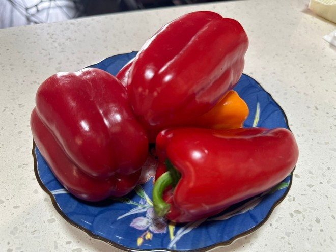 Ớt chuông giàu vitamin C giúp tăng cường sản xuất tế bào miễn dịch. (Ảnh: Vietnam+)