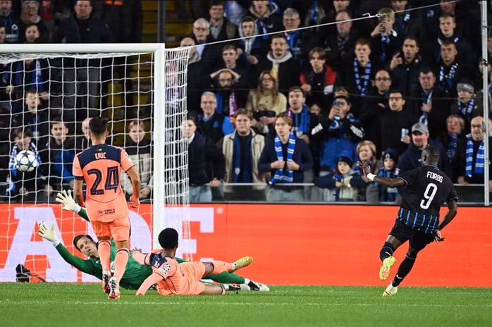 Carlos Forbs lại đưa Club Brugge vượt lên