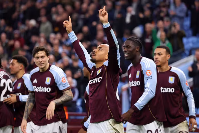 Aston Villa vươn lên trong tốp dẫn đầu Europa League
