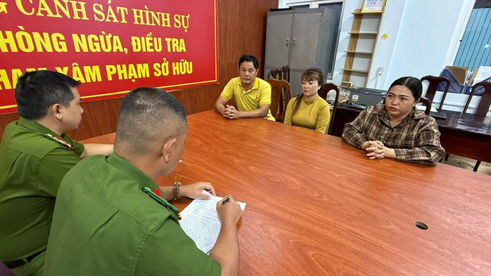 Cơ quan công an đã bắt giữ 3 đối tượng để điều tra về hành vi cưỡng đoạt tài sản Cơ quan công an đã bắt giữ 3 đối tượng để điều tra về hành vi cưỡng đoạt tài sản