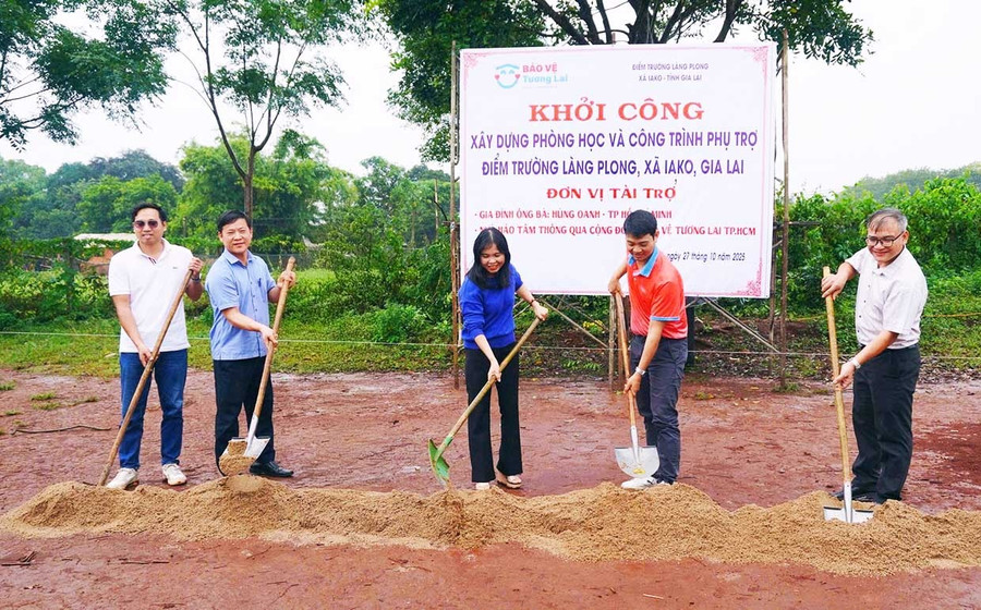 Lễ khởi công xây dựng điểm trường làng Plong (xã Ia Ko) vào cuối tháng 10 vừa qua. Ảnh: Đồng Lai