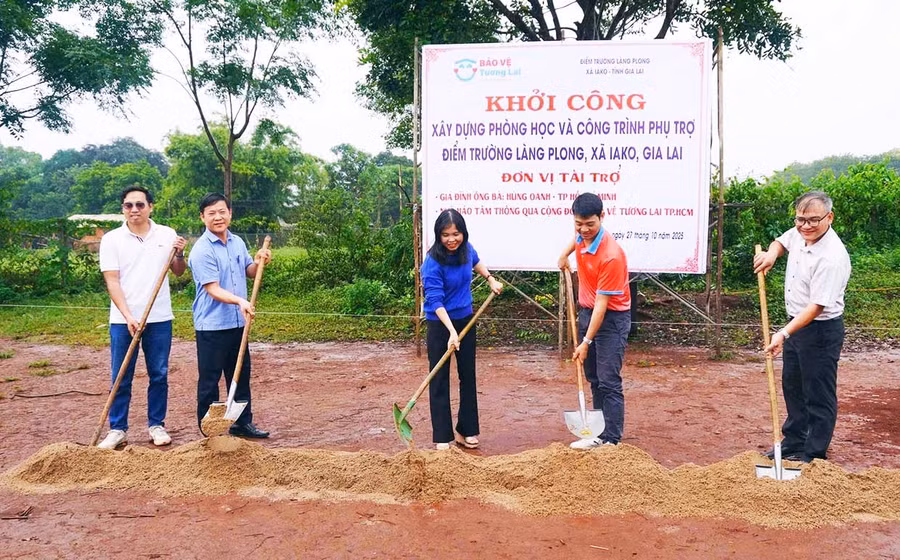 Lễ khởi công xây dựng điểm trường làng Plong (xã Ia Ko) vào cuối tháng 10 vừa qua. Ảnh: Đồng Lai