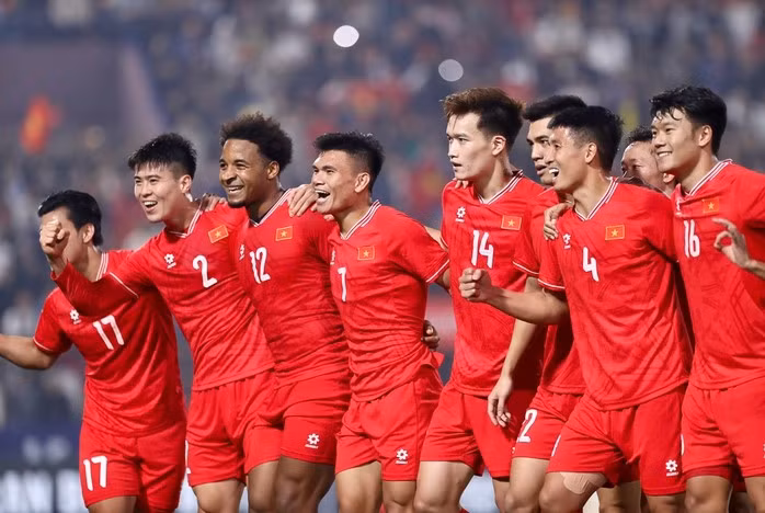 Nguyễn Xuân Son trở lại tuyển Việt Nam sau chấn thương gãy chân