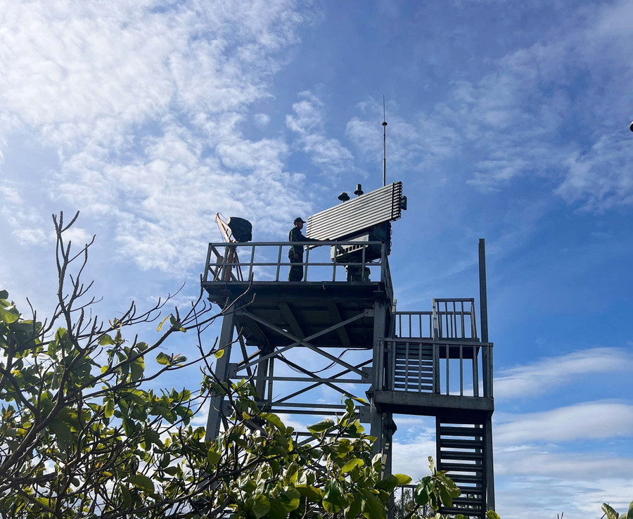 Canh trời trên đỉnh núi sương giăng, mây phủ. Ảnh: Hoành Sơn