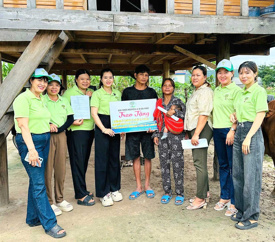 Nhóm Vòng Nhộc Kiều kết nối các câu lạc bộ thiện nguyện, nhà hảo tâm trao yêu thương đến gia đình có hoàn cảnh khó khăn trên địa bàn tỉnh.