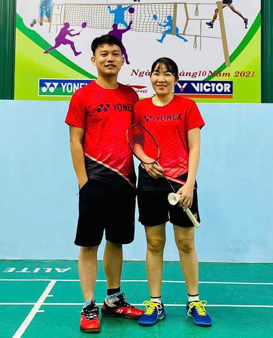 Vợ chồng chị Hà là những người truyền lửa, phát triển phong trào cầu lông tại Ayun Pa. Ảnh: NVCC