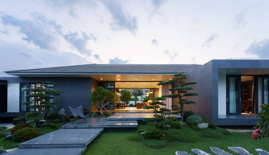 Công trình lắp đặt hệ đèn vàng, tạo cảm giác ấm cúng khi màn đêm buông xuống Công trình lắp đặt hệ đèn vàng, tạo cảm giác ấm cúng khi màn đêm buông xuống