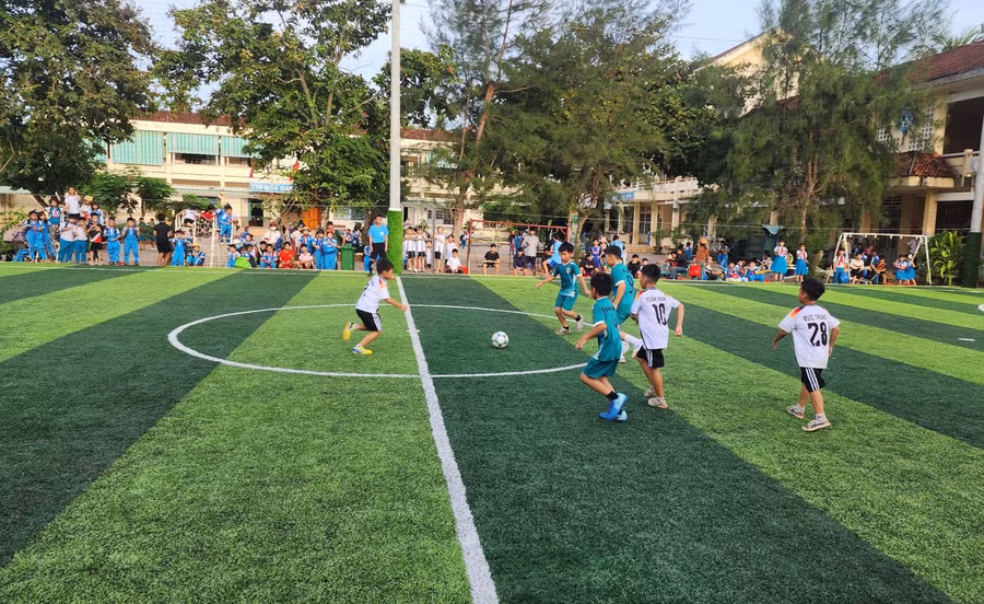 Trường Tiểu học số 1 Hoài Thanh Tây (phường Hoài Nhơn) vừa tổ chức thành công Giải bóng đá mini tranh Cúp Viethome. Ảnh: ĐVCC