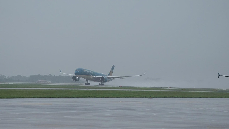 Vietnam Airlines và Vietjet thông báo điều chỉnh, hủy hoặc dời lịch nhiều chuyến bay trong hôm nay và 7/11. Ảnh: VNA.