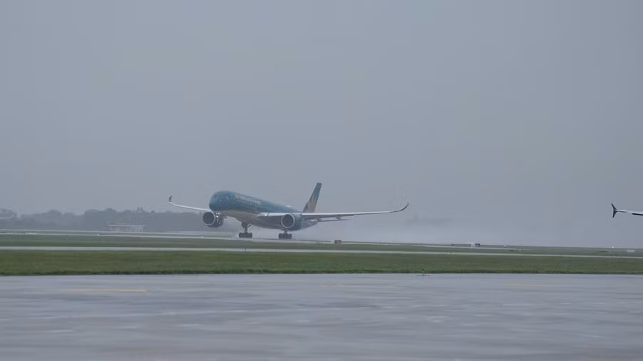 Vietnam Airlines và Vietjet thông báo điều chỉnh, hủy hoặc dời lịch nhiều chuyến bay trong hôm nay và 7/11. Ảnh: VNA.