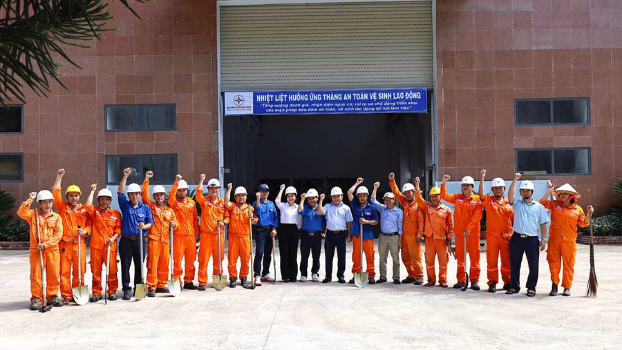 Văn hóa doanh nghiệp được AKKN chú trọng phát huy 5 giá trị cốt lõi là“Niềm tin - Chất lượng - Tiên phong - Sáng tạo và Trách nhiệm”. Ảnh: Thu Hoài Văn hóa doanh nghiệp được AKKN chú trọng phát huy 5 giá trị cốt lõi là“Niềm tin - Chất lượng - Tiên phong - Sáng tạo và Trách nhiệm”.