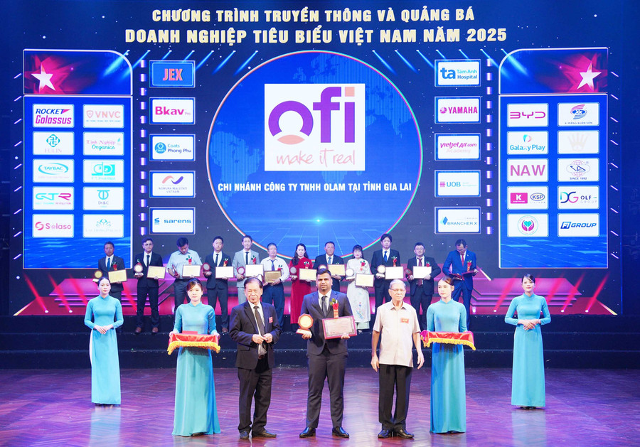 Ông Gokul Mahesh-Giám đốc nhà máy điều của ofi Việt Nam tại Gia Lai, đại diện nhà máy nhận giải Top 20 Doanh nghiệp FDI xuất sắc tại Việt Nam-khẳng định vai trò của ofi Việt Nam là đối tác đáng tin cậy, động lực thúc đẩy ngành điều tăng trưởng bền vững và tiên phong định hình ngành nông nghiệp - thực phẩm Việt Nam trên trường quốc tế.