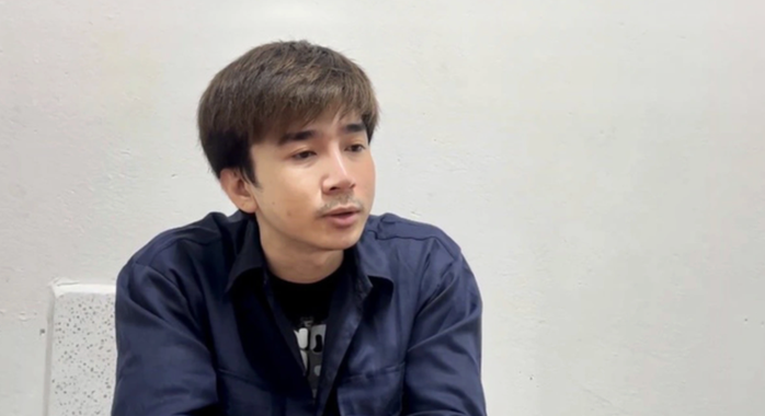 Ca sĩ Chi Dân tại cơ quan công an Ca sĩ Chi Dân tại cơ quan công an