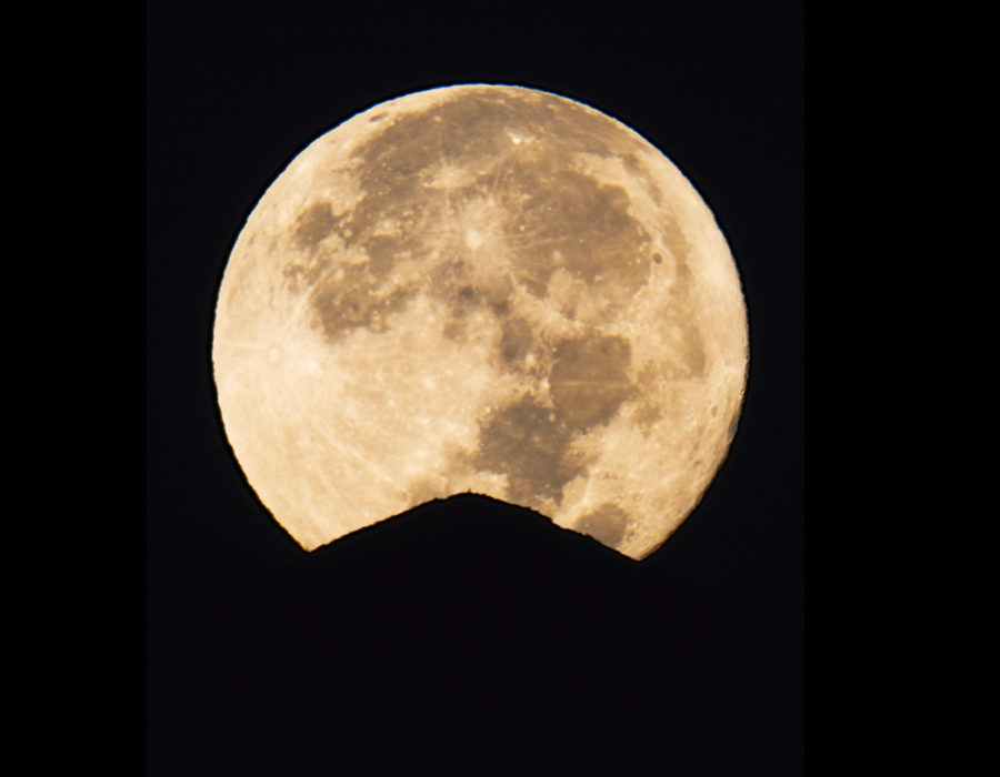 Siêu trăng lớn nhất 2025 sắp xuất hiện trong tháng 11 này. ẢNH: NGUYỄN TIẾN LÃM Siêu trăng lớn nhất 2025 sắp xuất hiện trong tháng 11 này.