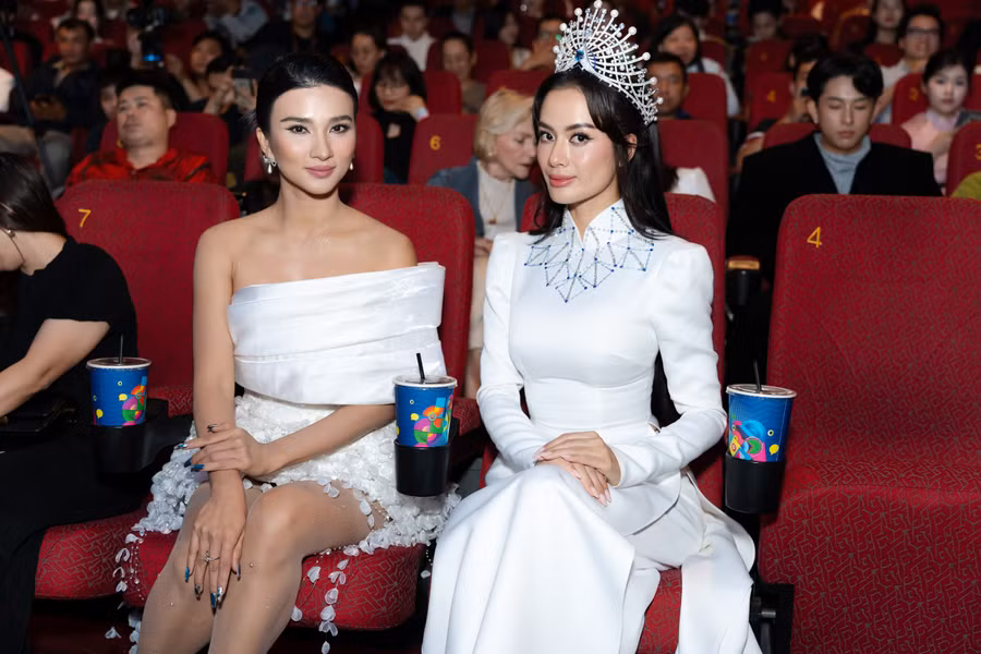 Kim Tuyến và Như Vân "đọ sắc " khi hội ngộ tại sự kiện. Ảnh: BTC