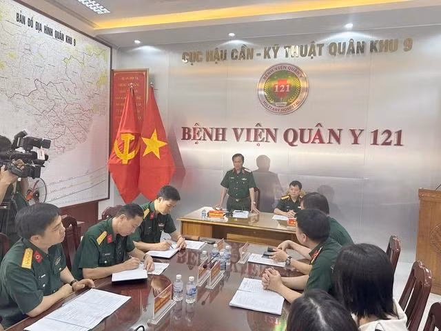 Thiếu tướng Nguyễn Minh Triều, Phó tư lệnh Quân khu 9, phát biểu trong chương trình làm việc với Học viện Quân y. ẢNH: QUANG MINH NHẬT