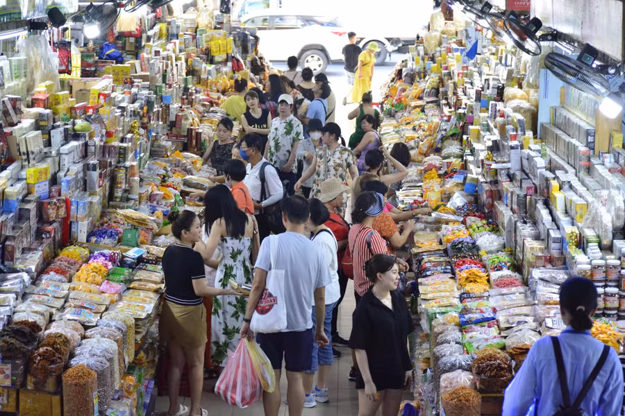 Du khách quốc tế đến với TP.Đà Nẵng liên tục tăng trong những năm gần đây. ẢNH: HOÀNG SƠN