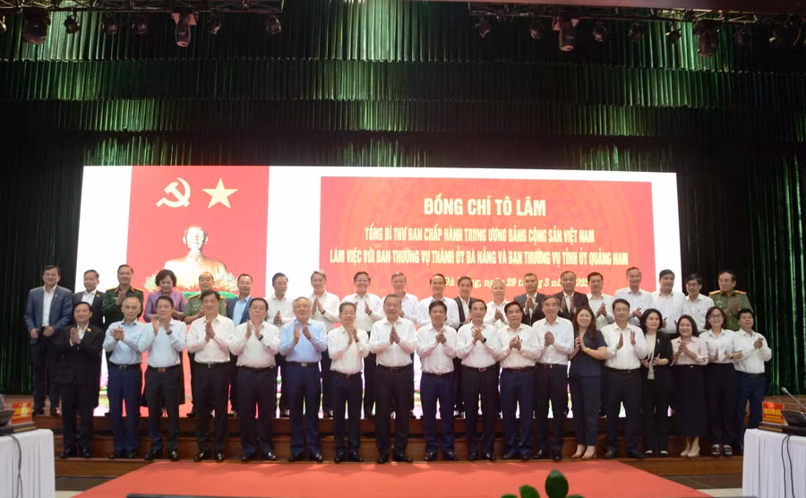 Tổng Bí thư Tô Lâm cùng Đoàn công tác Trung ương làm việc với Ban Thường vụ Thành ủy Đà Nẵng và Quảng Nam vào chiều 29.3. ẢNH: HOÀNG SƠN