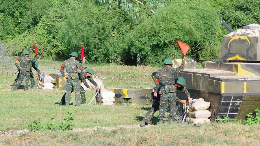 Cán bộ, chiến sĩ Tiểu đoàn Bộ binh 50 tham gia huấn luyện. Ảnh: Vĩnh Hoàng chot-5-1.jpg