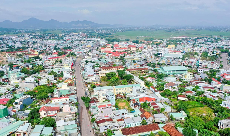 Trong giai đoạn 2025 - 2030, xã Tuy Phước với khát vọng vươn lên mạnh mẽ, đạt tiêu chuẩn phường theo tiêu chí mới. Trong ảnh: Trung tâm xã Tuy Phước nhìn từ trên cao. Ảnh: N.Dũng themthem4.jpg