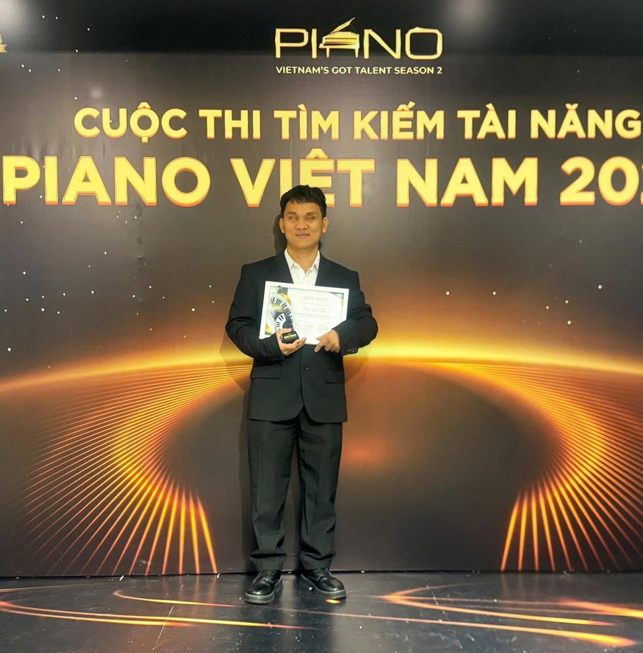 Đào Văn Thơm đạt giải tại Cuộc thi Tìm kiếm tài năng piano Việt Nam 2025. Ảnh: Khoa Nghệ thuật, Trường ĐH Văn Hiến 2bg-3126.jpg
