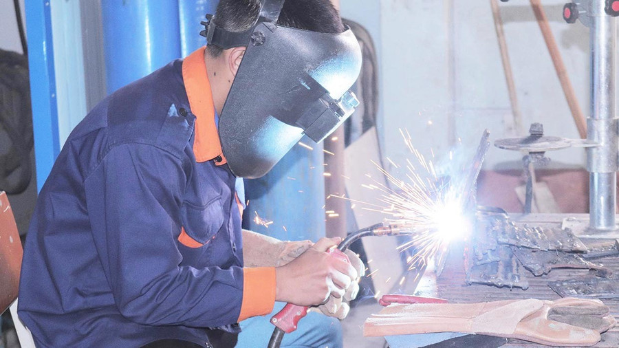 Học sinh sau khi học xong lớp 9 đã chọn học nghề Hàn để lập thân lập nghiệp. Ảnh. Đ.Y 1yen.jpg