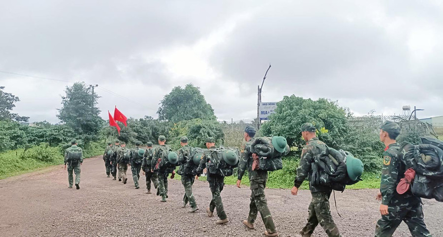Tiểu đoàn Bộ binh 50 hành quân làm nhiệm vụ. Ảnh: Vĩnh Hoàng them-5-2-1.jpg