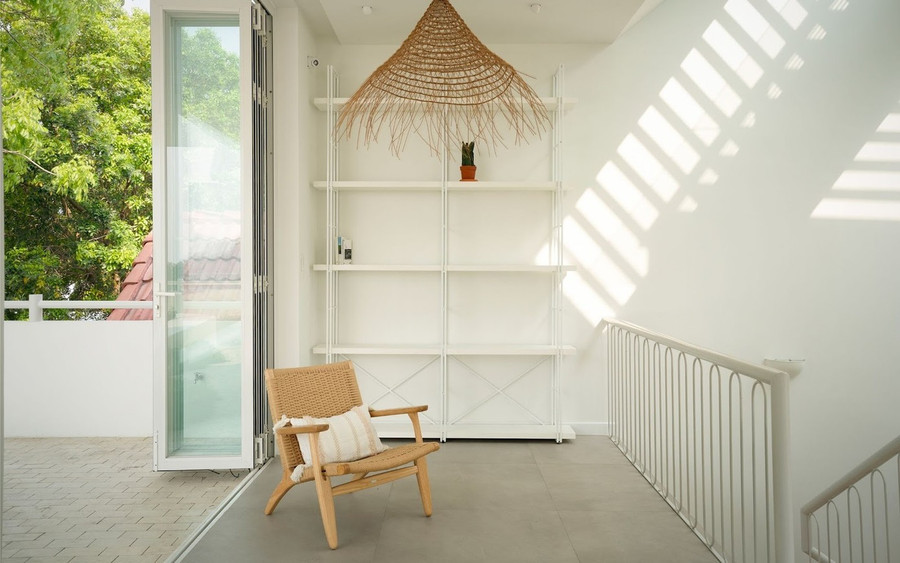 Góc nhỏ được thiết kế để ngồi đọc sách, nghỉ ngơi. Góc nhỏ được thiết kế để ngồi đọc sách, nghỉ ngơi.