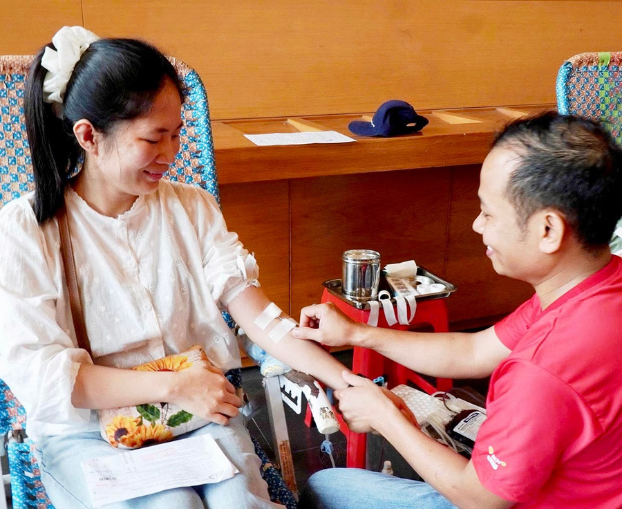 Người dân, lực lượng vũ trang, đoàn viên thanh niên tham gia hiến máu tình nguyện trong tháng 6-2025. Ảnh: Diệu Ngọc them2.jpg