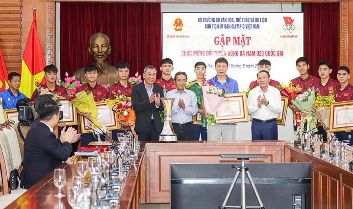 U23 Việt Nam nhận bằng khen và 500 triệu đồng tiền thưởng. u23.png