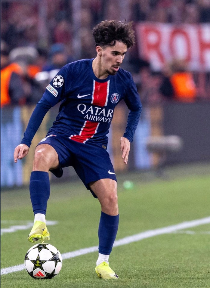 Vitinha là cái tên nổi lên sau mùa giải Champions League thành công của PSG Vitinha là cái tên nổi lên sau mùa giải Champions League thành công của PSG