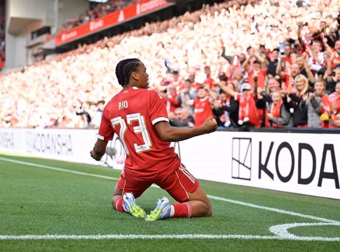 Sao 16 tuổi Rio Ngumoha tỏa sáng với bàn mở tỉ số phút thứ 2